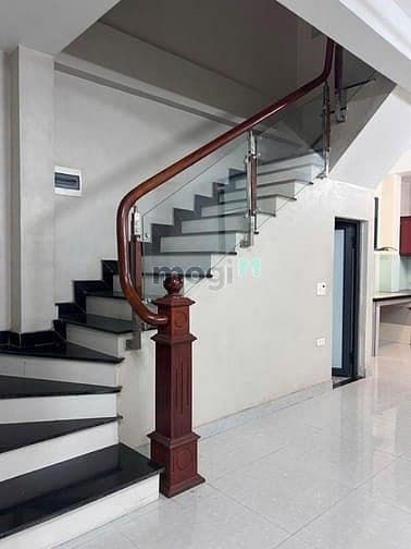 Bán nhanh nhà ngõ 218 Lạc Long Quân, giá 18 tỷ, 55m2x4T, nở hậu