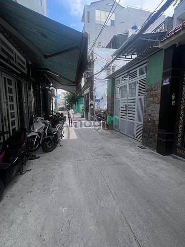 Bán nhà Lạc Long Quân 2 tầng - 40m2 - Vào ở ngay - 5 tỷ