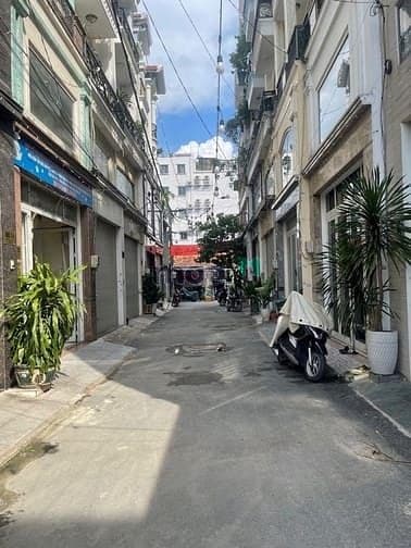 Bán nhà Trần Thái Tông hẻm xe hơi - 90m2 - Sát chợ Tân Trụ - 9.X tỷ