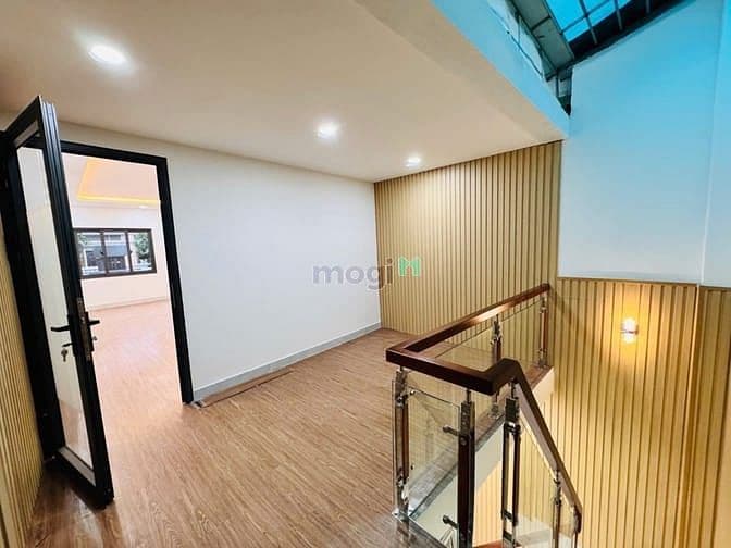 Bán Nhà Mặt Tiền Trần Phú Quận 5 42M2 2 Tầng - 8 Tỷ 8