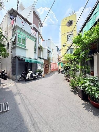 Bán nhà gần sân bay Nguyễn Thanh Tuyền - 53m2 - Tặng nội thất - 6x tỷ