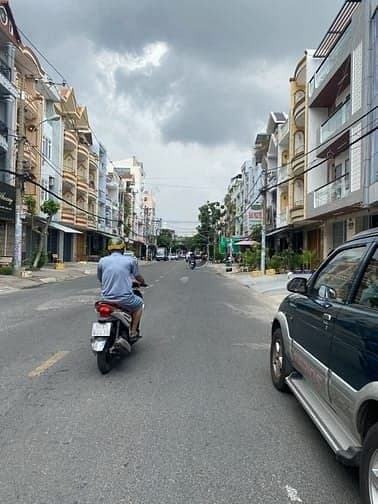 Đất tặng Nhà C4 MTKD đường 20m khu Tên Lửa 6x21m SÁT ĐS 7 TIỆN KD