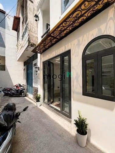 Nguyễn Đình Chính - Phú Nhuận - 1 Tỷ 695 - DT : 4 x 10 M - KC: TRỆT