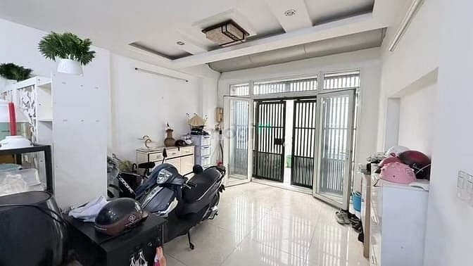 Hẻm xe hơi Trường Sa - Q3 - 2 Tỷ 150 - DT: 4,2 x 11m . Nở hậu 4,6m