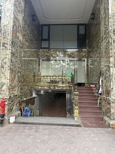 Cho thuê nhà mặt phố Vũ Tông Phan, DT 220m2x2t + hầm, MT 6m, Giá 75tr