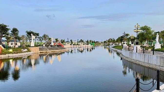 Gia đình cần bán căn nhà phố 4 tầng ngay hồ bơi T&T City Millennia