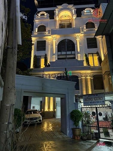 Khách sạn 1 trệt 5 lầu cho thuê gần 2 tỷ/năm; sổ hồng 260m2 giá 35 tỷ