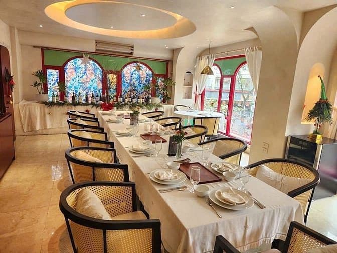 Cho thuê nhà mặt phố Hàng Bún, DT 100m2x3 tầng, MT 11m, Giá 80tr