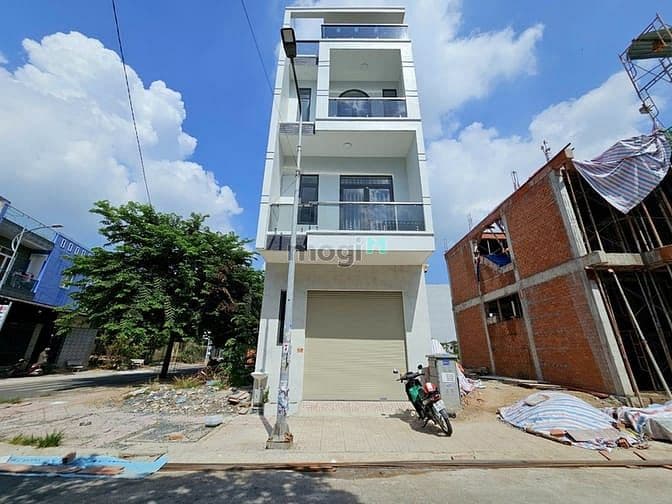 Cho thuê nhà 1 trệt 2 lầu; 3 phòng ngủ full nội thất khu Quang Vinh