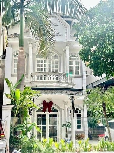 Bán nhà MT Trương Định P6 Quận 3, dt: 8.6x39m hầm 3 tầng giá 85 tỷ