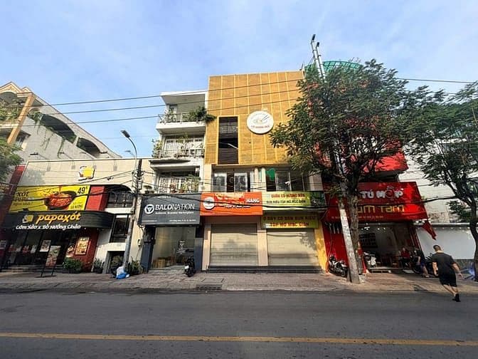 Cho thuê nhà 100-102 Đồng Đen - MT 8m, 4 tầng ST - Phù hợp chuỗi F&B