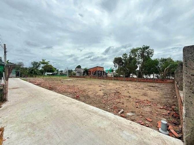 Bán đất mặt tiền đường rộng tại xã Phú Riềng, giá tốt