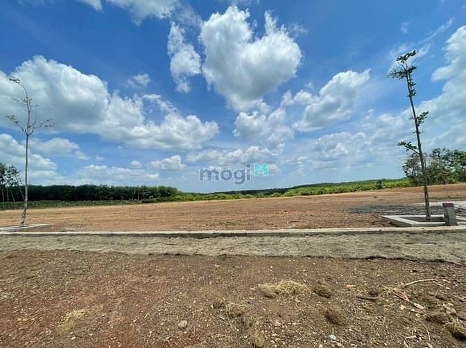 chỉ hơn 5 tỷ 475 tr là bạn đã có ngay miếng đất 680m2. có thổ cư. mặt