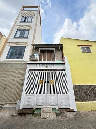 Bán nhà GẤP - 16M2, Phan Văn Trị, 1 trệt 1 lầu, hẻm xe hơi - Chỉ 2,9 t