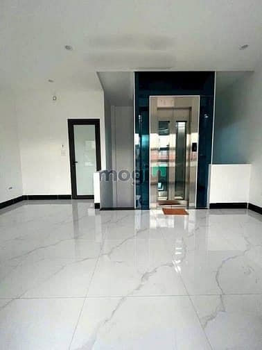 Nhà đẹp long lanh ngõ Trần Khát Chân, giá 13.5 tỷ, 45m2x5T, thang máy