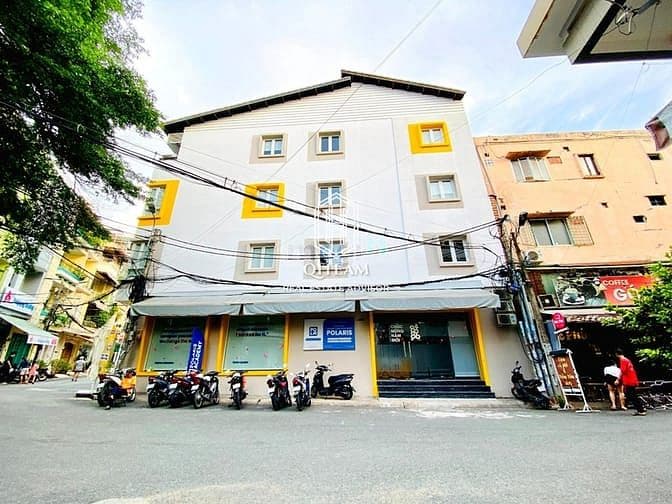 Nguyên căn góc 2MT Thành Thái, Q10. Dt: 16x4,3m, Kc: trệt 3 lầu.