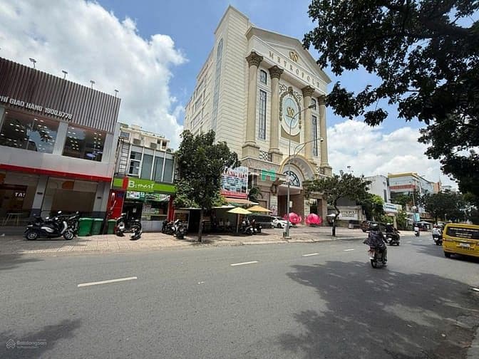 Bán nhà MT Lý Chính Thắng P9 Quận 3, dt:11.6x18m giá 92 tỷ