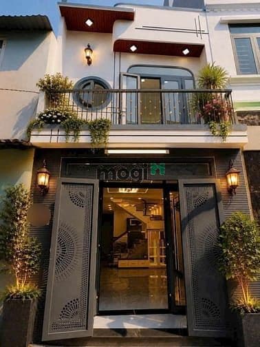 Bán nhà đẹp 4x10m 1 trệt 1 lầu gần Ngã Ba Giồng Hóc Môn hẻm xe hơi