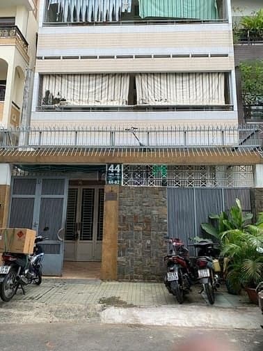Nguyên căn MT Hoa Mai, Phú Nhuận. Dt: 8x20m, Kc: trệt 3 lầu. Gía: 80tr