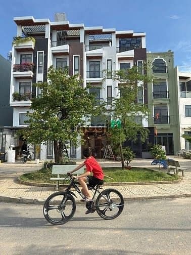 Nhà trường thông, đối diện công viên, DT:4x16M, Lửng, 3 lầu, 4PN, P.Th