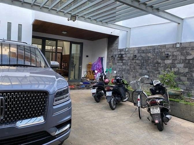 Cho thuê Biệt thự 34 Hồ Biểu Chánh, Phường 11, Quận Phú Nhuận
