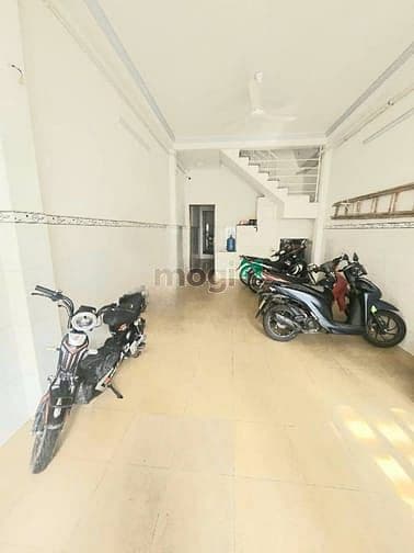 CHDV ni sư huỳnh liên - lạc long quân - 3 tầng - 10 phòng - 79m2