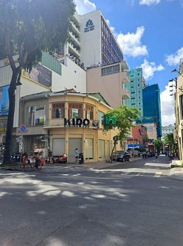 Shop góc 2MT Nguyễn Trãi, Bến Thành, Q1. Dt: 5x20m, Kc: trệt 1 lầu