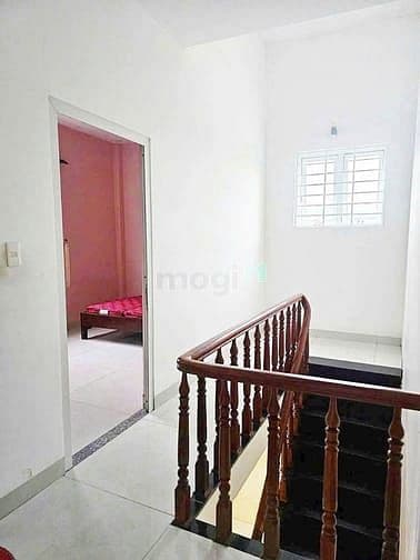Cho Thuê Nhà Mặt Tiền Nguyễn Hữu Cảnh, 3PN, Sân Ô Tô, Chỉ 8 Triệu/Thán