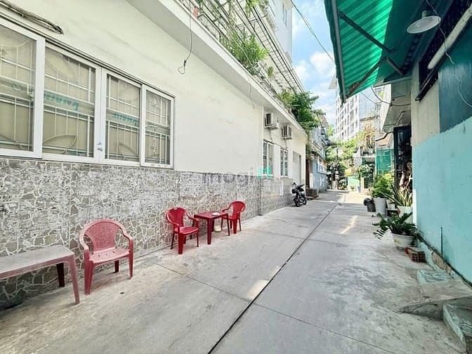 Góc Hai Mặt Tiền Lạc Long Quân ( 6.3 * 14 ) 5 Lầu 24.5 Tỷ