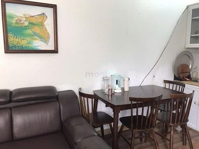 Cho thuê căn hộ tầng 2, thoáng mát, sạch sẽ, không gian nhiều cây xanh