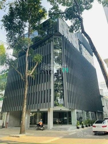 Bán tòa nhà Văn phòng MT Hoàng Sa Quận 1. dt:21x21m giá 130 tỷ