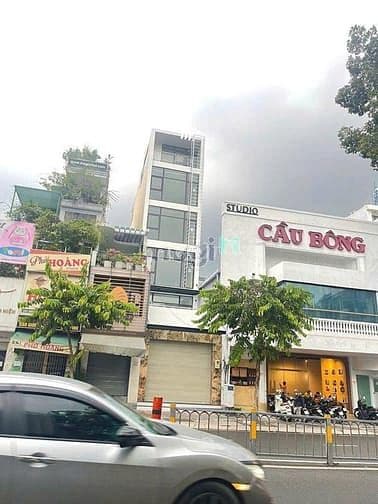 Văn phòng, spa MT 206 Đinh Tiên Hoàng, Q1. Dt: 4,5x 20m, Kc: 6 tầng TM