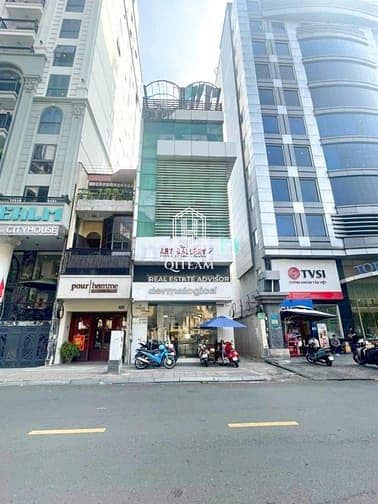 Căn góc ngay chợ Bến Thành 100m, Q1. Dt: 5x20m, Kc: trệt 3 lầu.