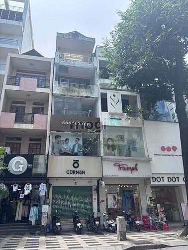 Shop thời trang MT 25 Nguyễn Trãi, Q1. Dt: 4x22m, Kc: trệt 3 lầu