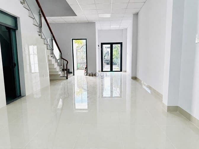 Cho thuê nhà 1 trệt 3 lầu mới đẹp khu dân cư hiện đại trung tâm