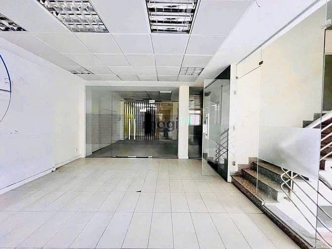 Cho THUÊ tòa nhà 1 hầm 4 lầu mặt tiền đường Đồng Khởi có thang máy