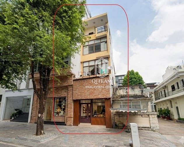 MT 186 Nguyễn Văn Thủ, Q1. Dt: 4,2x18m, Kc: trệt lửng 3 lầu. Gía: 50tr