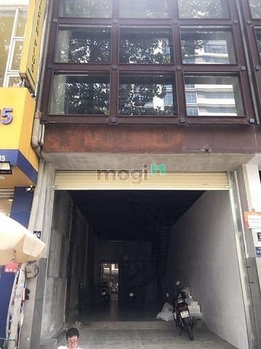 Cho thuê nhà mặt tiền 224 Nguyễn Tri Phương Phường 4 Quận 10