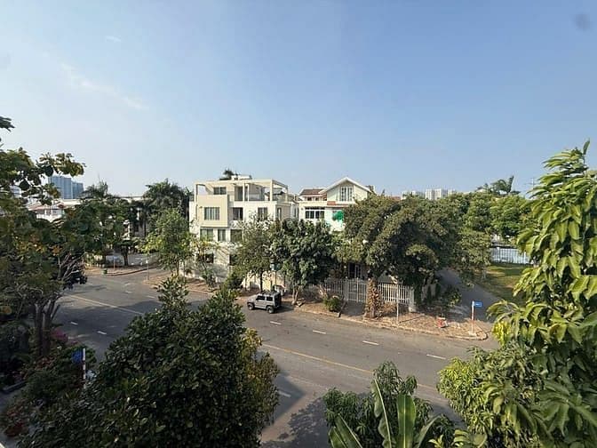 Bán biệt thự đơn lập Nam Thông II, giá bán 136 tỷ, 324m2, có nội thất