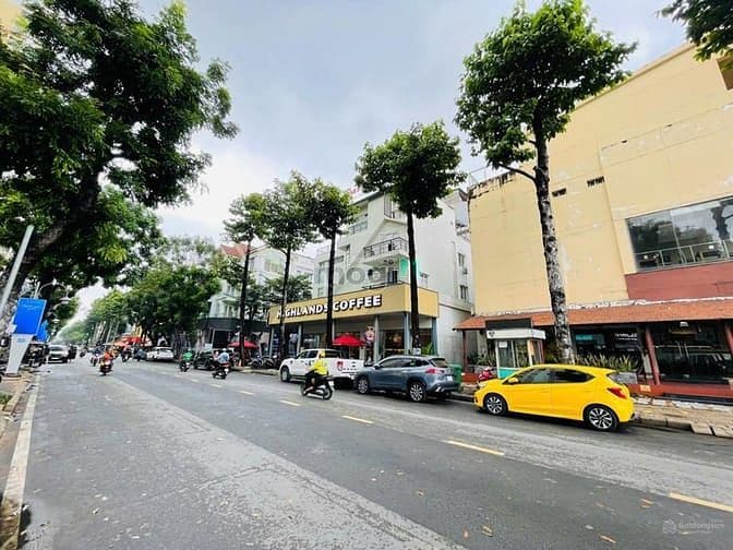 Bán nhà góc 3MT Điện Biên Phủ P6 Quận 3, dt:11x35m giá 135 tỷ