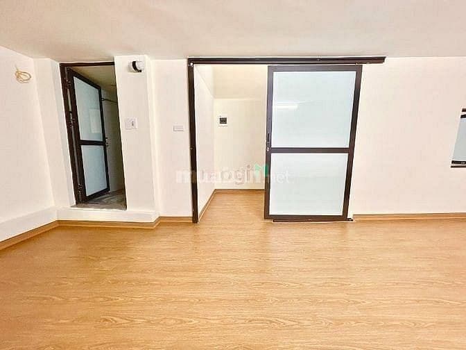 Bán nhanh nhà ngõ 678 Đê La Thành, giá 6.6 tỷ, gần 40m2, ngõ thông
