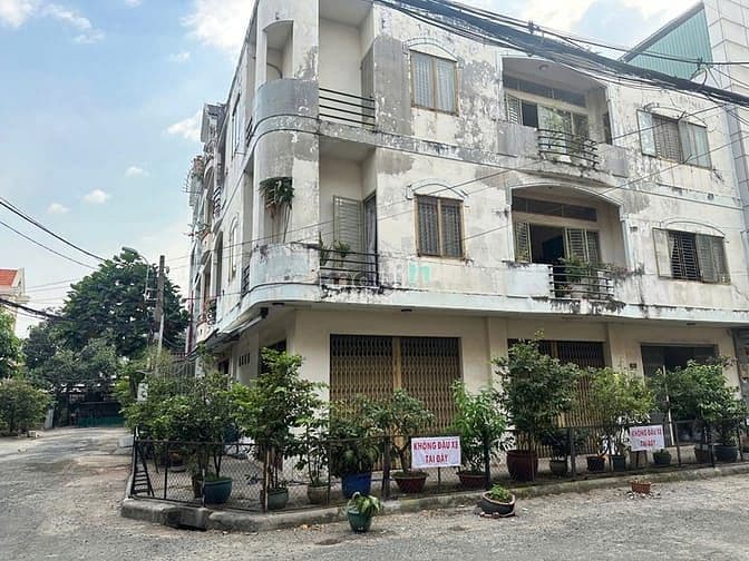 Cho Thuê Nhà Nguyên Căn Hẻm Xe Tải Đường Luỹ Bán Bích 8 x 25m, 2 Lầu