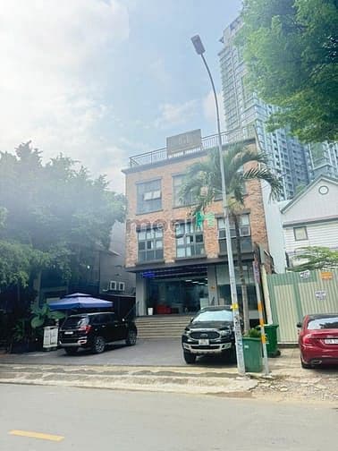 BÁN KHUÔN ĐẤT ĐẸP 240 m2 mt Giang Văn Minh sát Metro chỉ 70 tỷ
