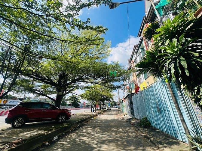 Nhà 3 lầu gần vòng xoay cầu Hang 5,3 tỷ mặt tiền QL1K sổ sẵn dòng tiền