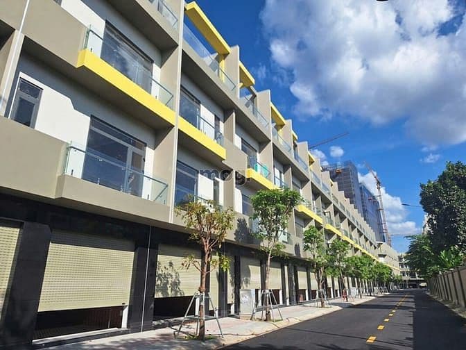 Bán căn nhà phố Bcons Univalley