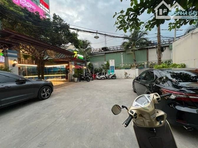Bán gấp căn góc biệt thự MT Hai Bà Trưng, Quận 1, DT 15x28m, KC 3 lầu