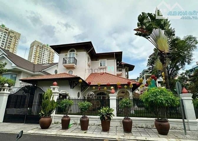 Bán gấp biệt thự MT Nguyễn Duy Hiệu,Quận 2, DT 12,5x31m, KC 2 lầu