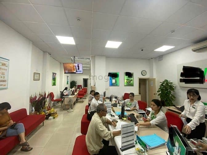Cho thuê nhà mặt phố Lê Trọng Tấn, DT 90m2x2.5 tầng, MT 7m, Giá 80tr