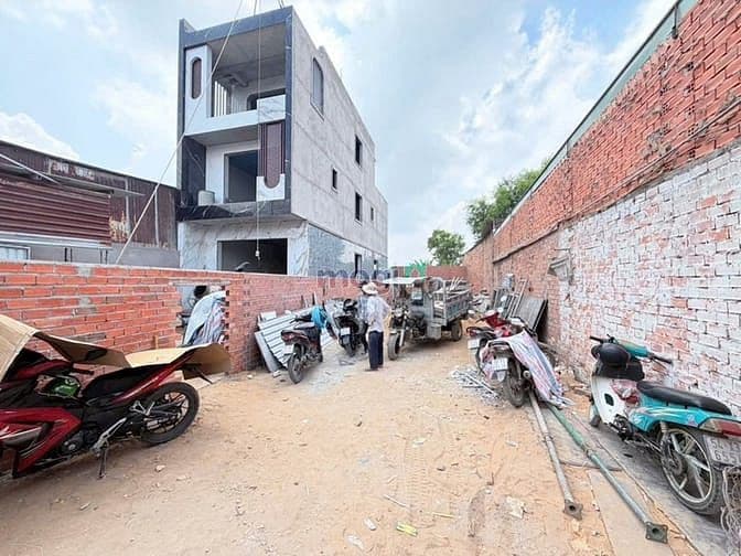 Đất 112m2 Ngang 5m Mặt Tiền Đường Nguyễn Xiển Ngay UBND P. Long Bìn