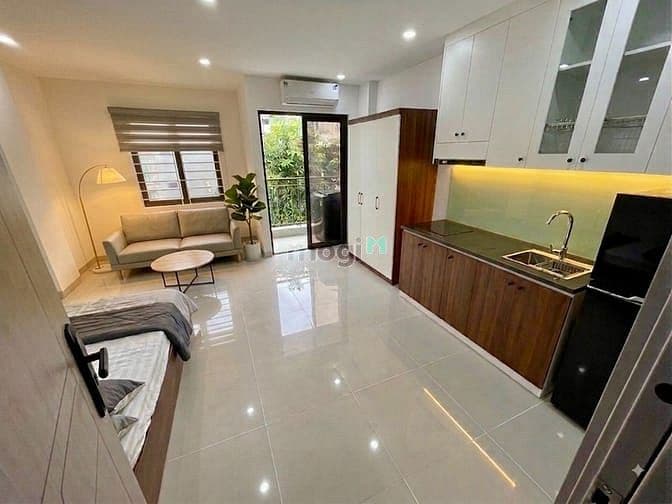 Căn hộ Chùa Láng, Ô TÔ cách 15m, FULL đồ, Thang Máy, 35m2, Ban công